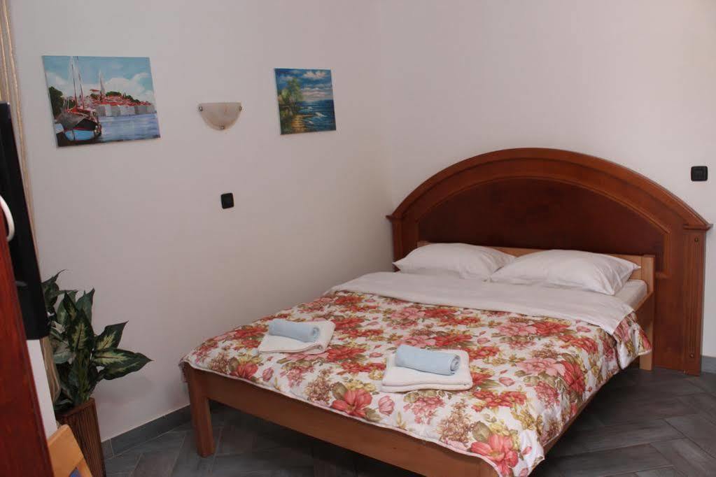 Rooms Laura Medulin Bagian luar foto