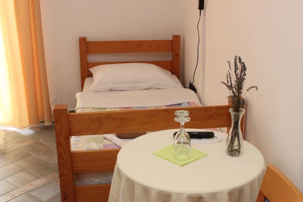 Rooms Laura Medulin Bagian luar foto