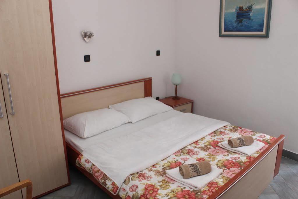 Rooms Laura Medulin Bagian luar foto