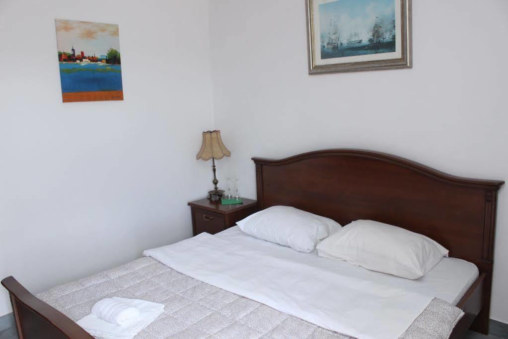 Rooms Laura Medulin Bagian luar foto