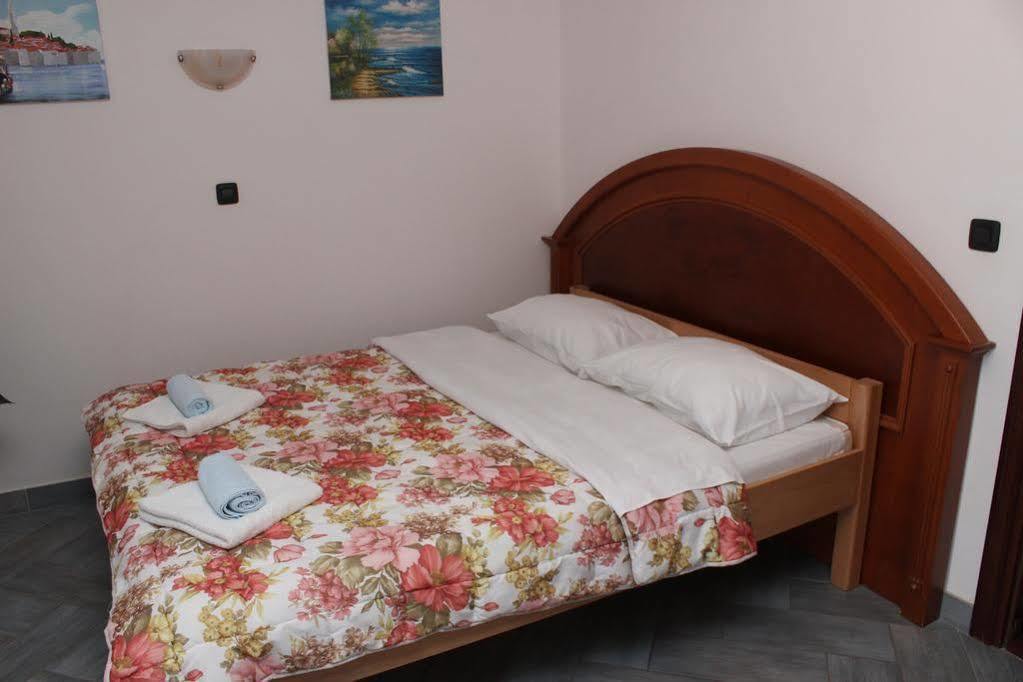 Rooms Laura Medulin Bagian luar foto