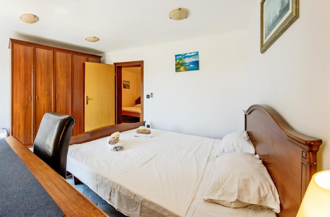 Rooms Laura Medulin Bagian luar foto