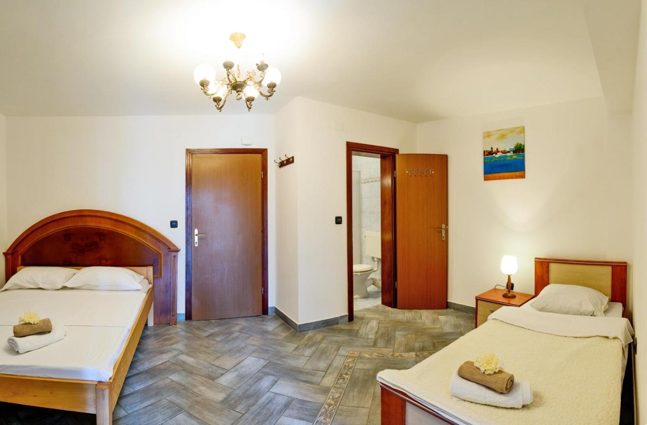 Rooms Laura Medulin Bagian luar foto